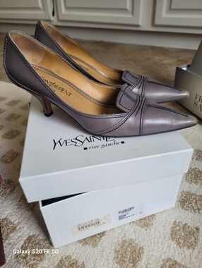 Vintage Yves Saint Laurent Pointed Toe Leather Kitten Heel Pumps in Gray
